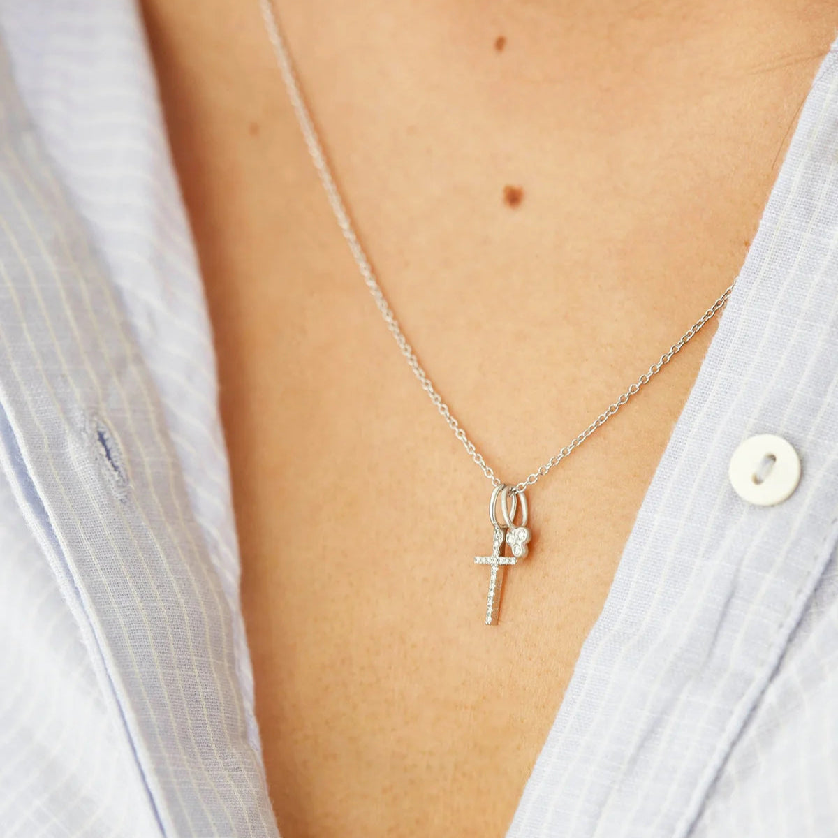 Symbols Kors Diamant vedhæng - 18kt Hvidguld