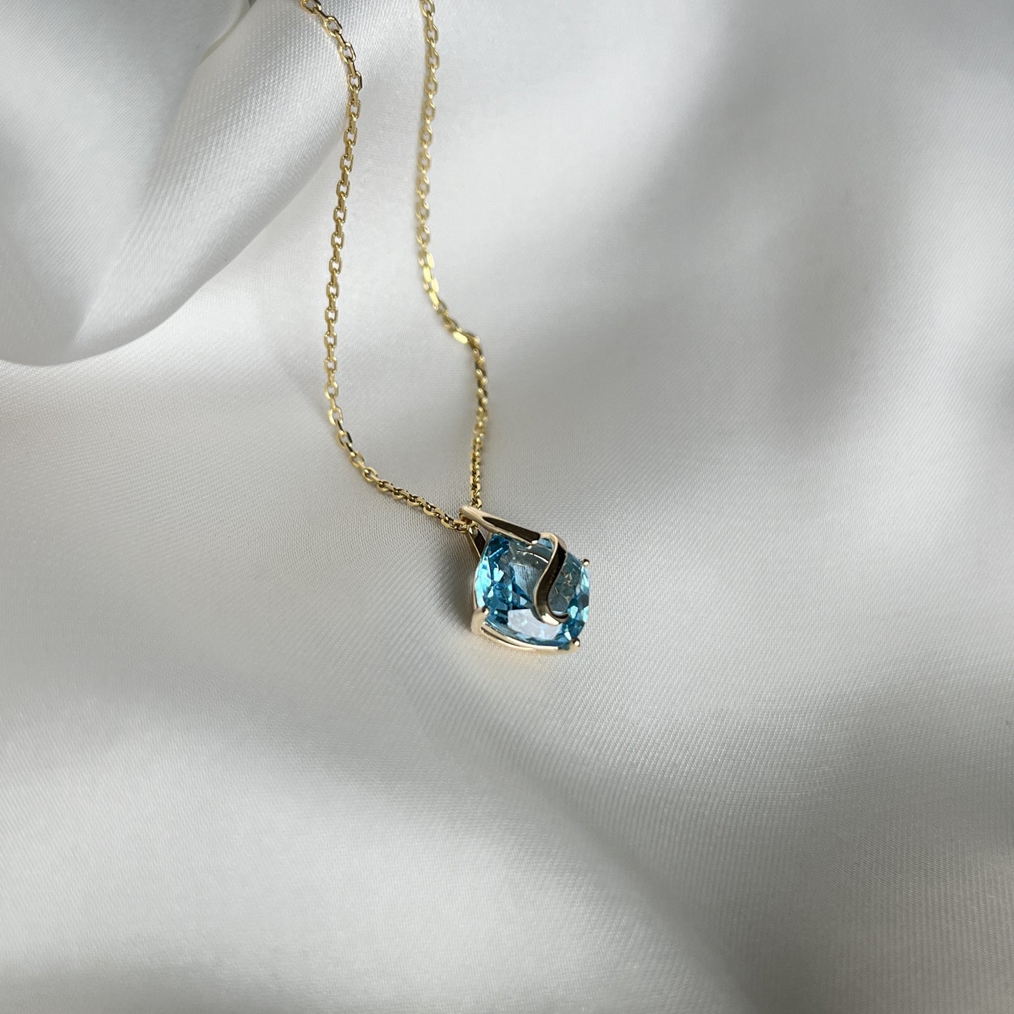 8 Karat Blue Skyline Halskæde