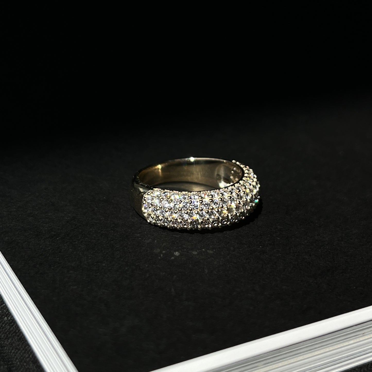8 Karat Halo Glow Ring