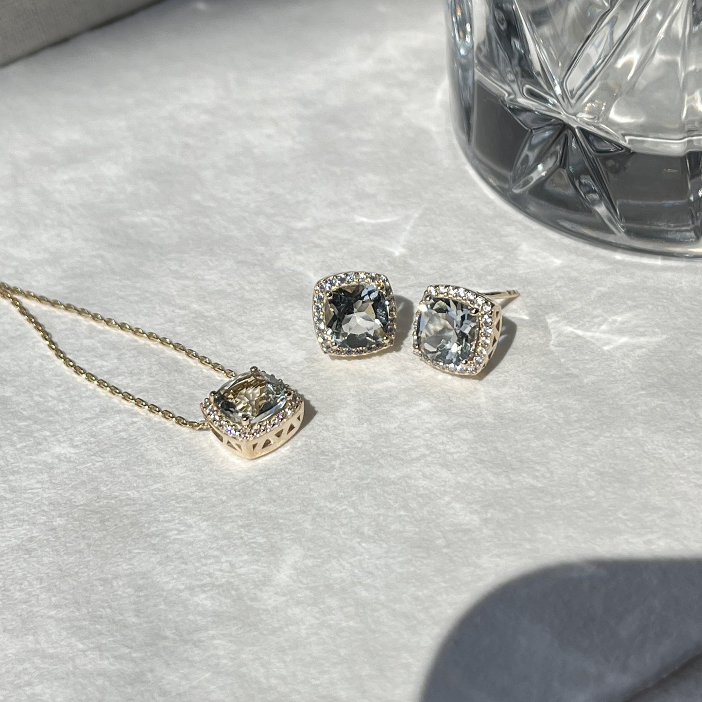 8 Karat Amé Verte Ørestikker