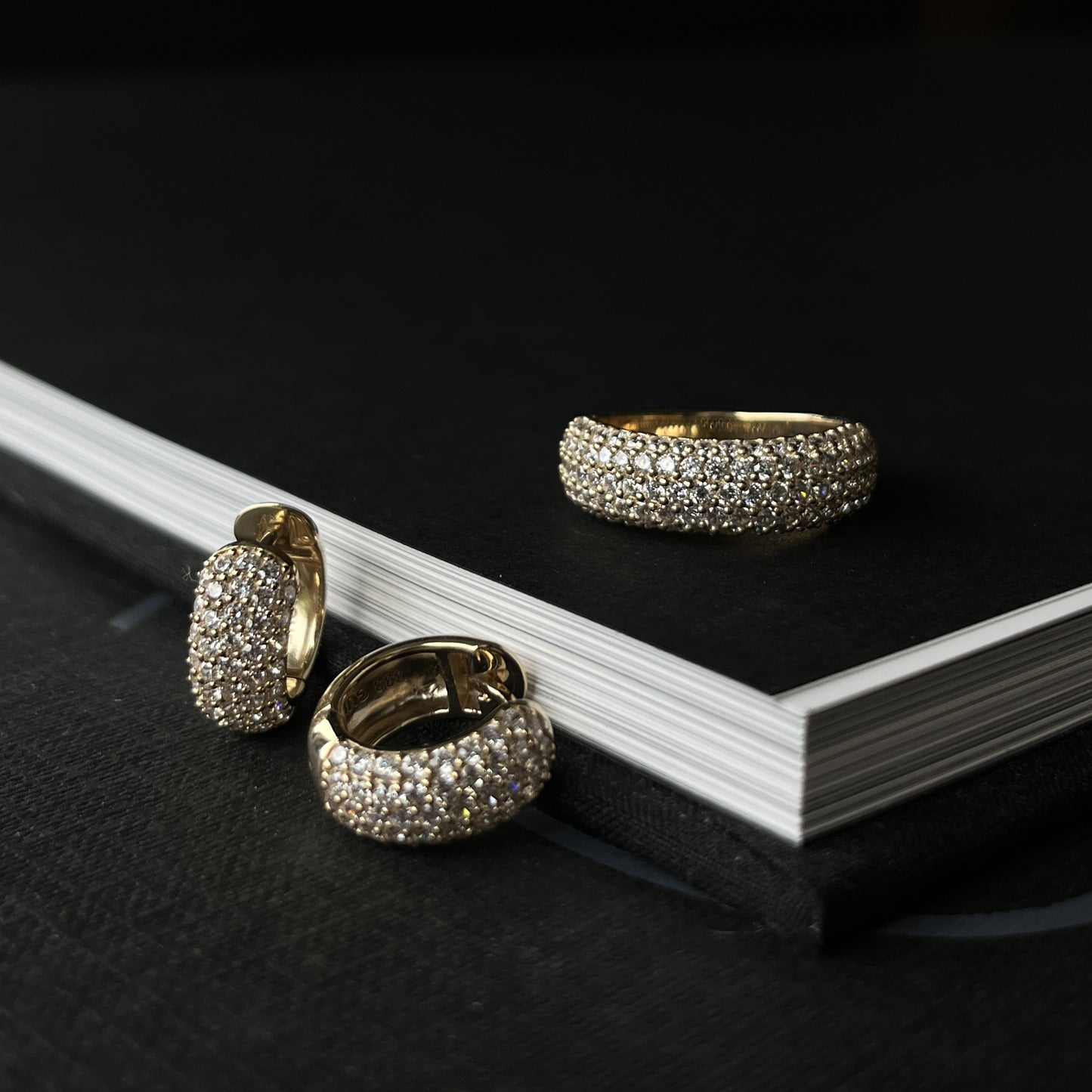 8 Karat Halo Glow Ring