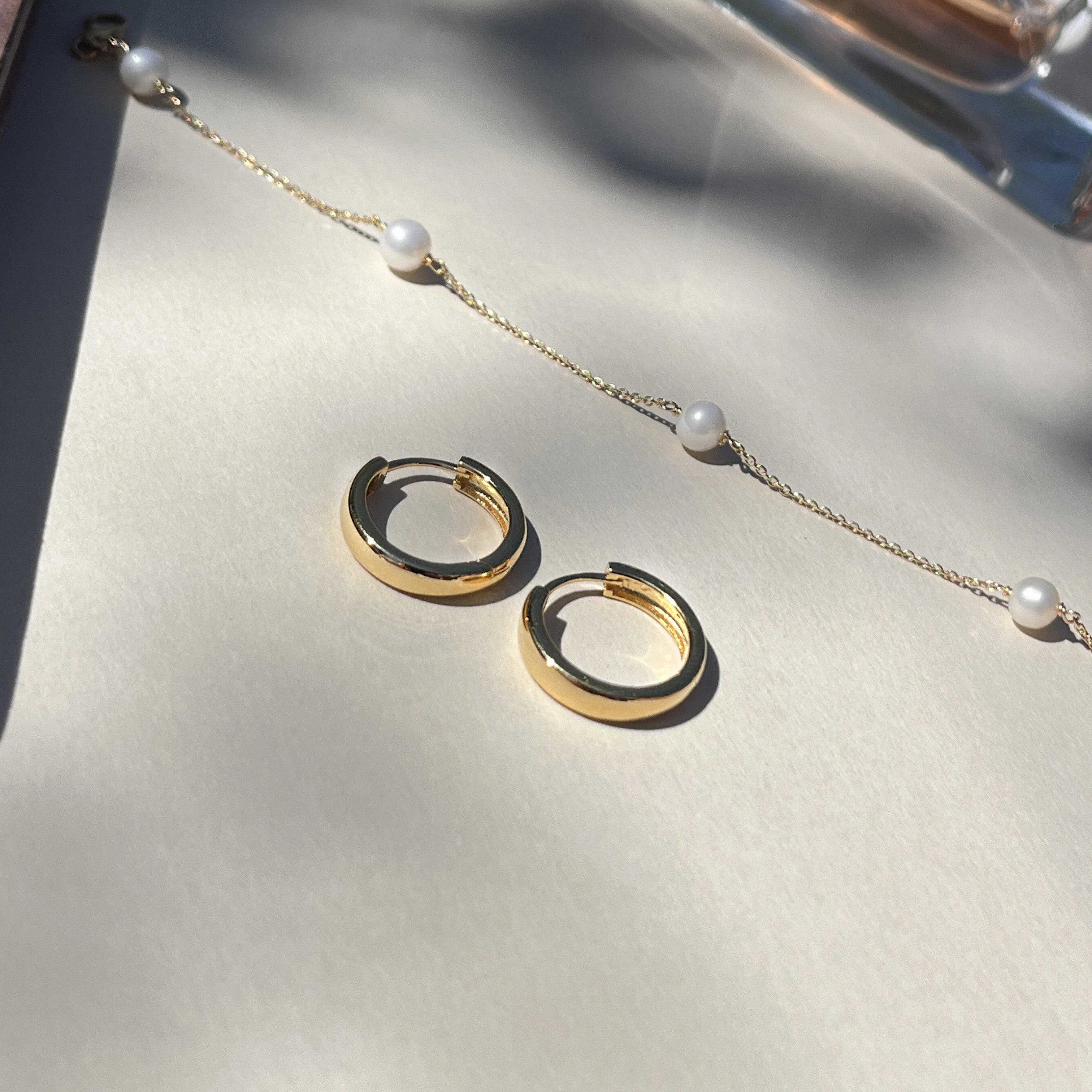 9 karat guldarmbånd med ferskavandsperler