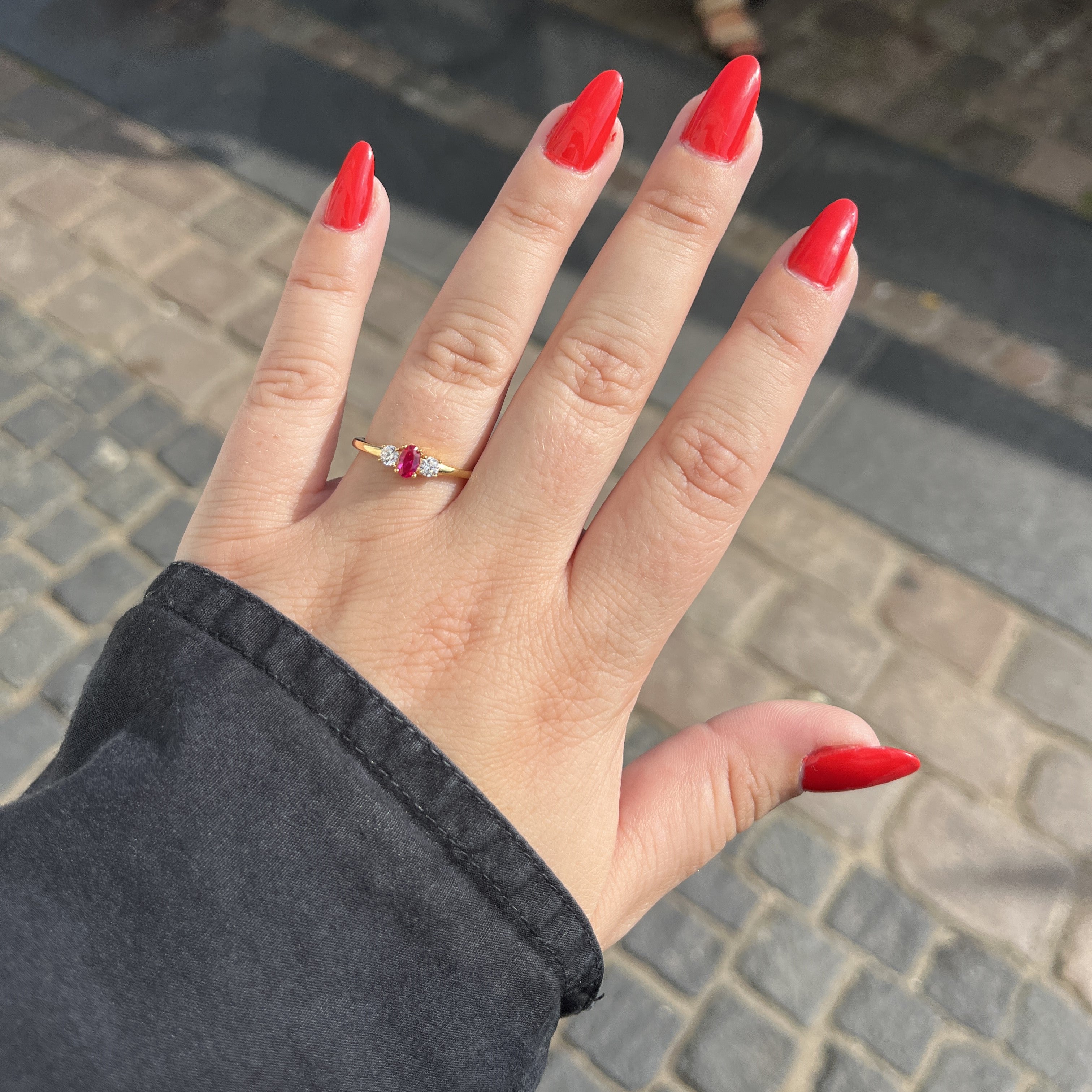 Forgyldt Rød Tre-stens ring