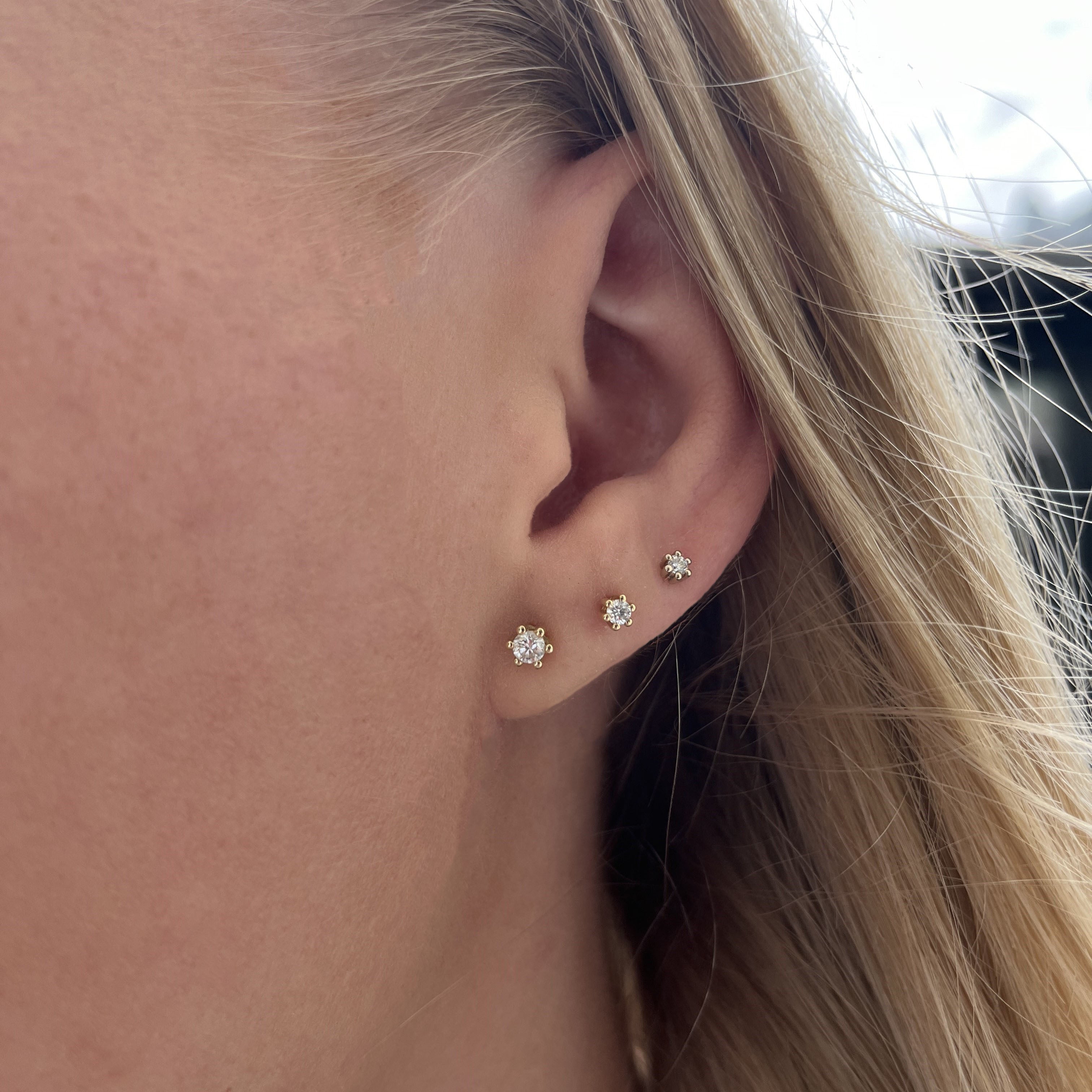 14 Karat Estelle Ørestikker 0,20 ct.