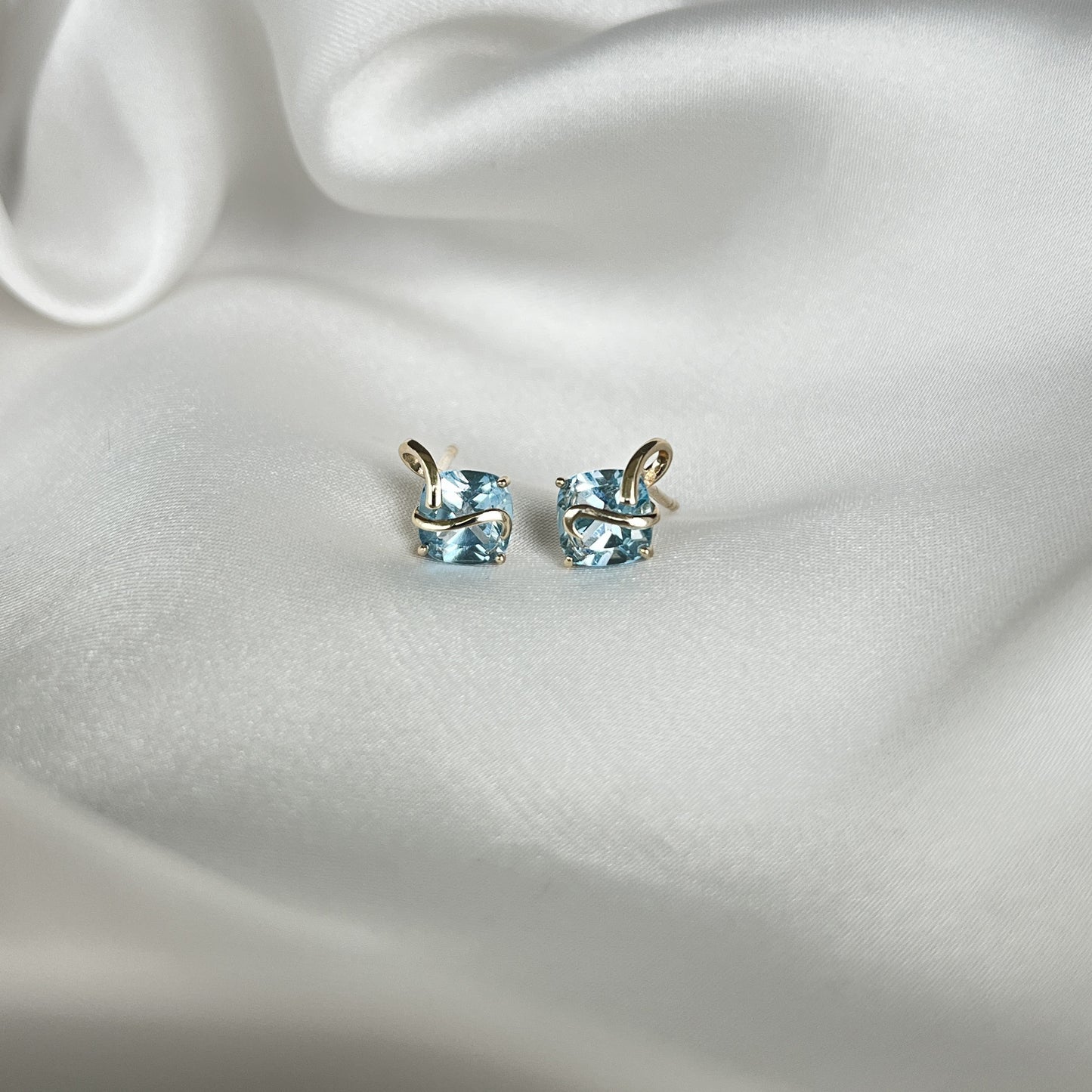 8 Karat Blue Skyline Ørestikker