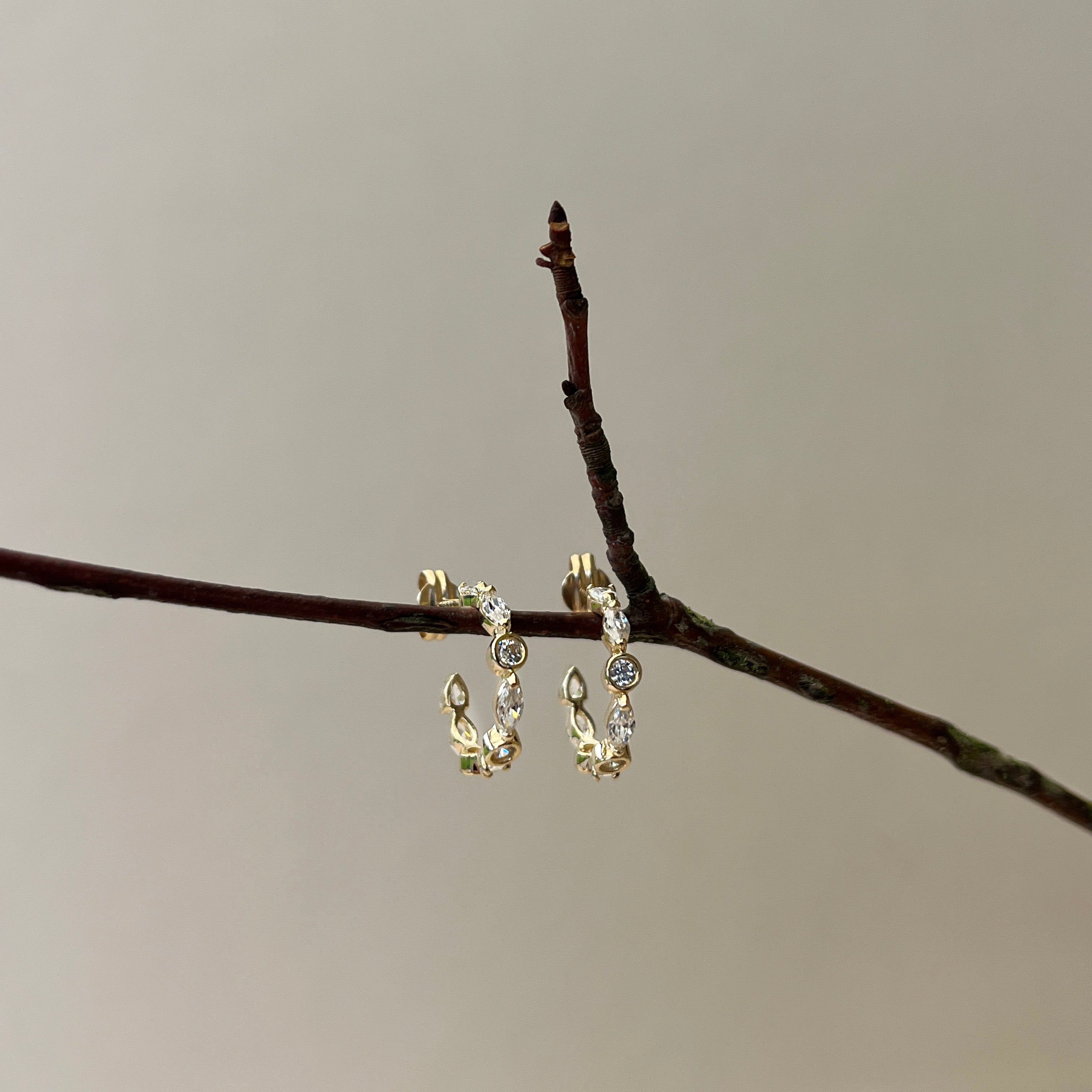 8 Karat Funklende Halv Creoler