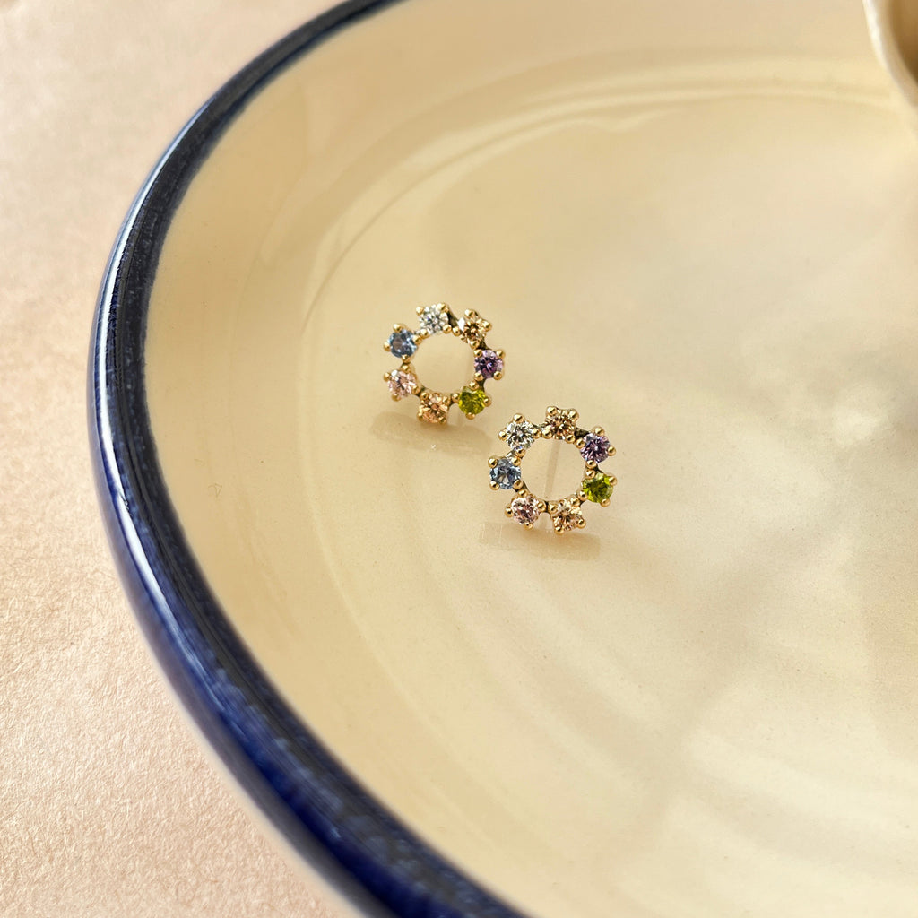 8 Karat Multifarvet Cirkel Ørestikker