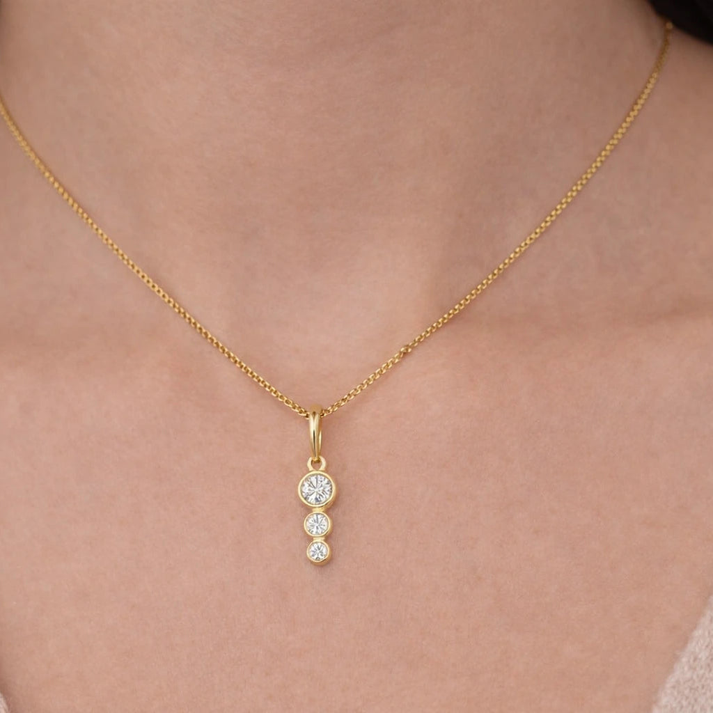 8 Karat Tre Stens Vedhæng