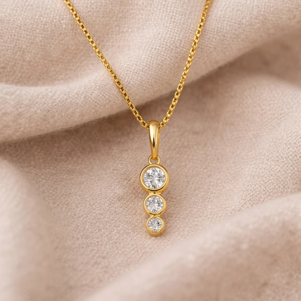 8 Karat Tre Stens Vedhæng