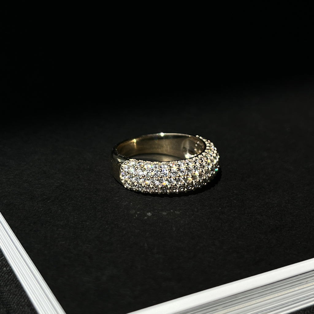8 Karat Halo Glow Ring
