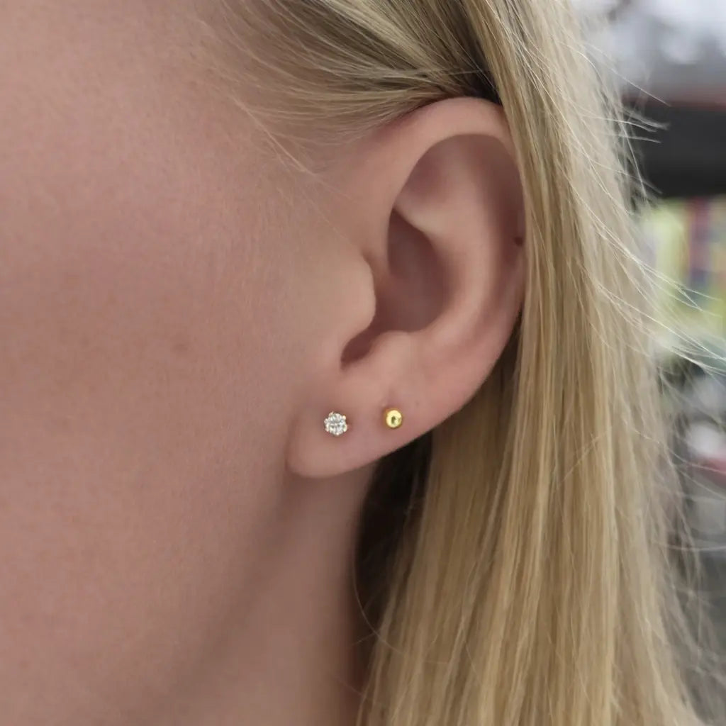 14 Karat Estelle Ørestikker 0,06 ct.
