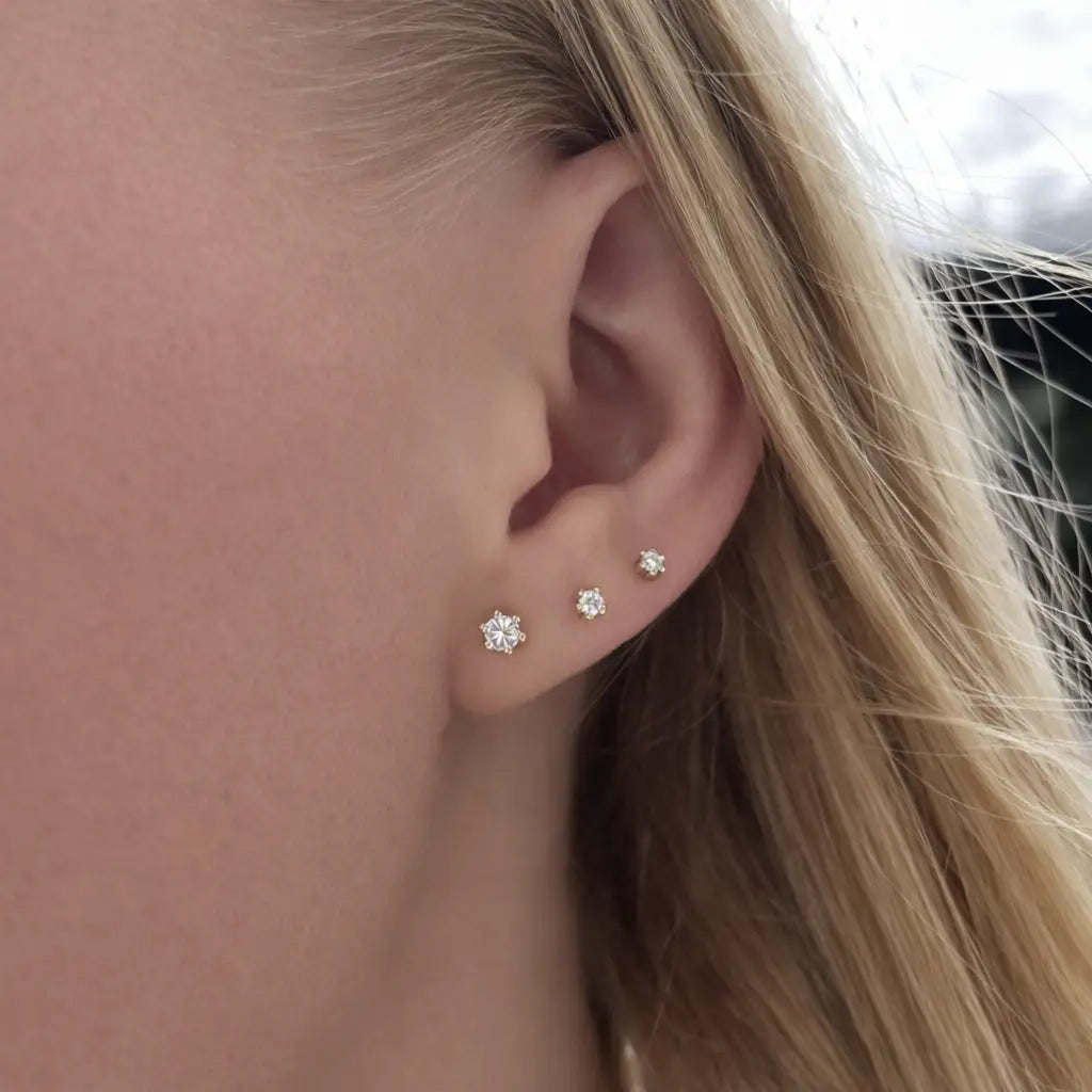 14 Karat Estelle Ørestikker 0,06 ct.