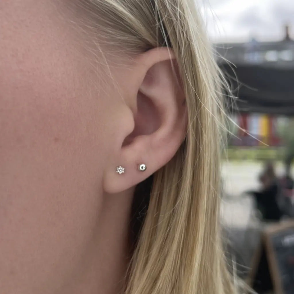 14 Karat Hvidguld Estelle Ørestikker 0,06 ct.
