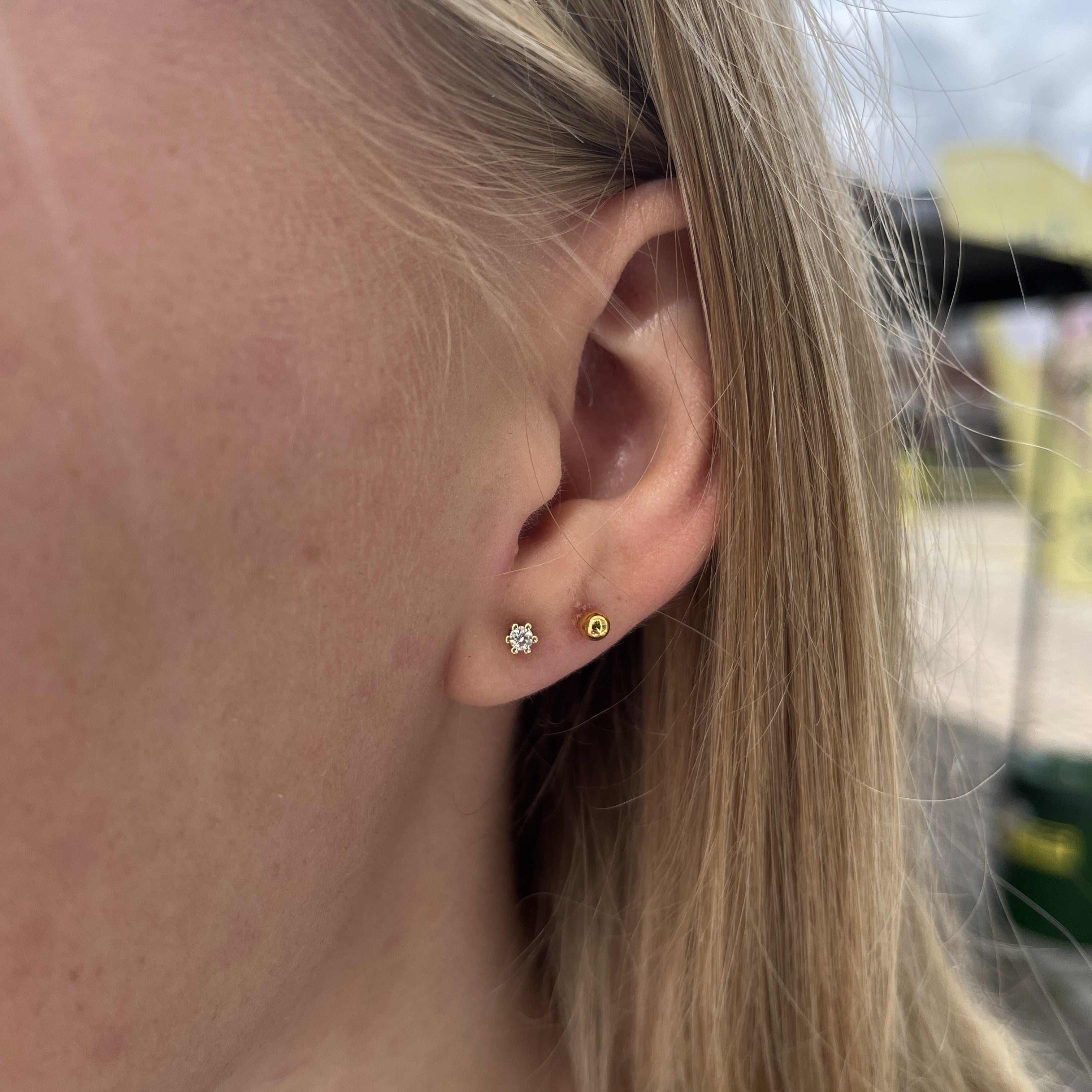 14 Karat Estelle Ørestikker 0,10 ct.