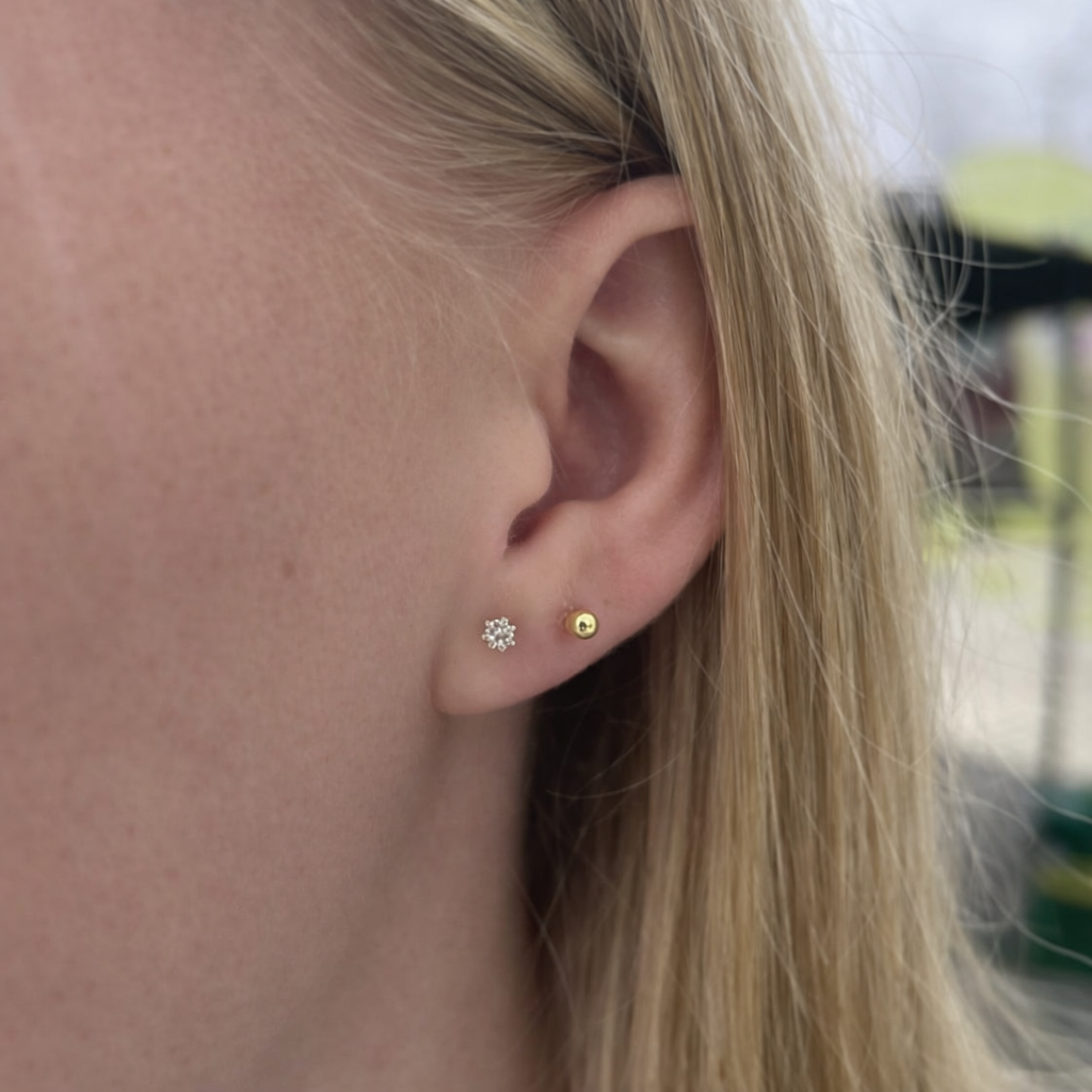 14 Karat Estelle Ørestikker 0,10 ct.