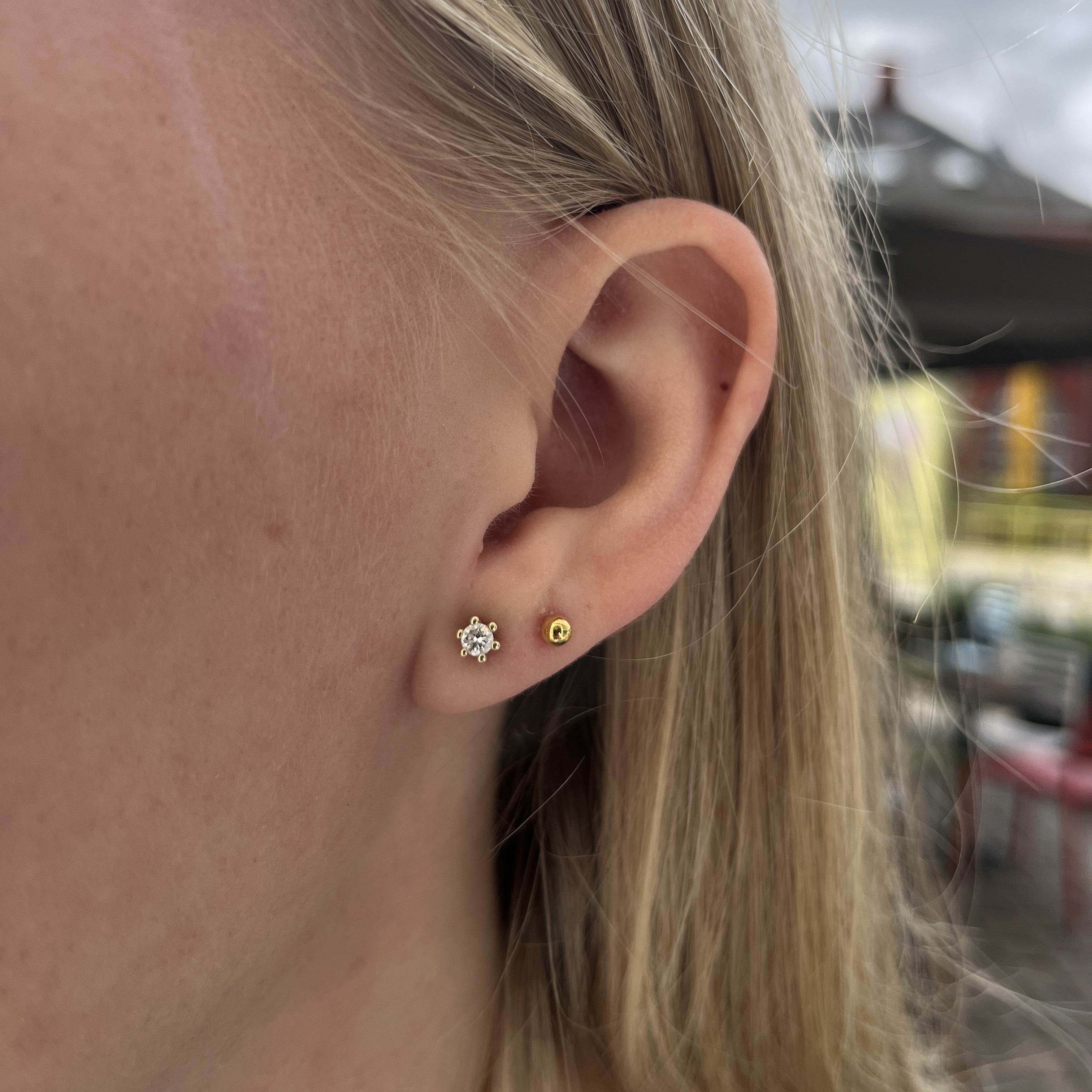 14 Karat Estelle Ørestikker 0,20 ct.