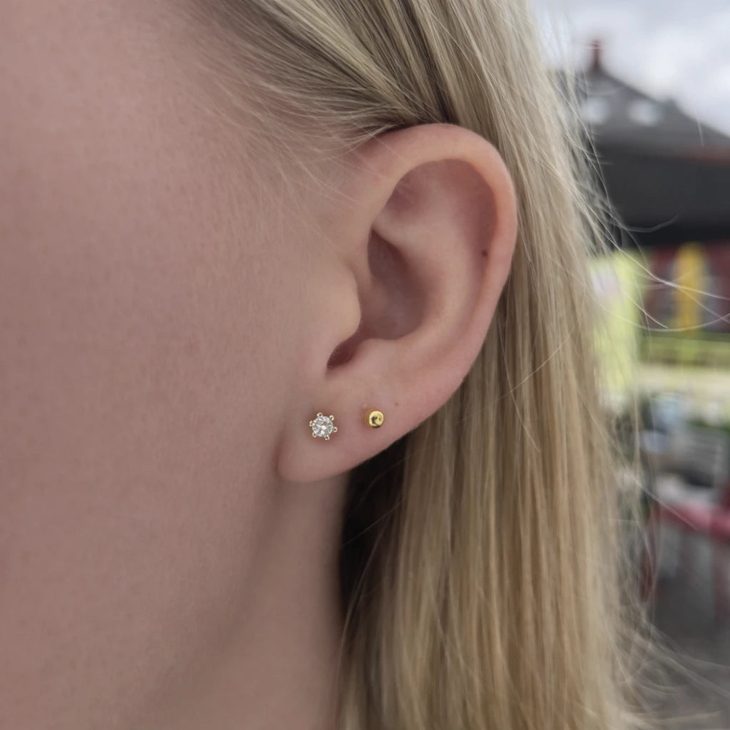14 Karat Estelle Ørestikker 0,20 ct.