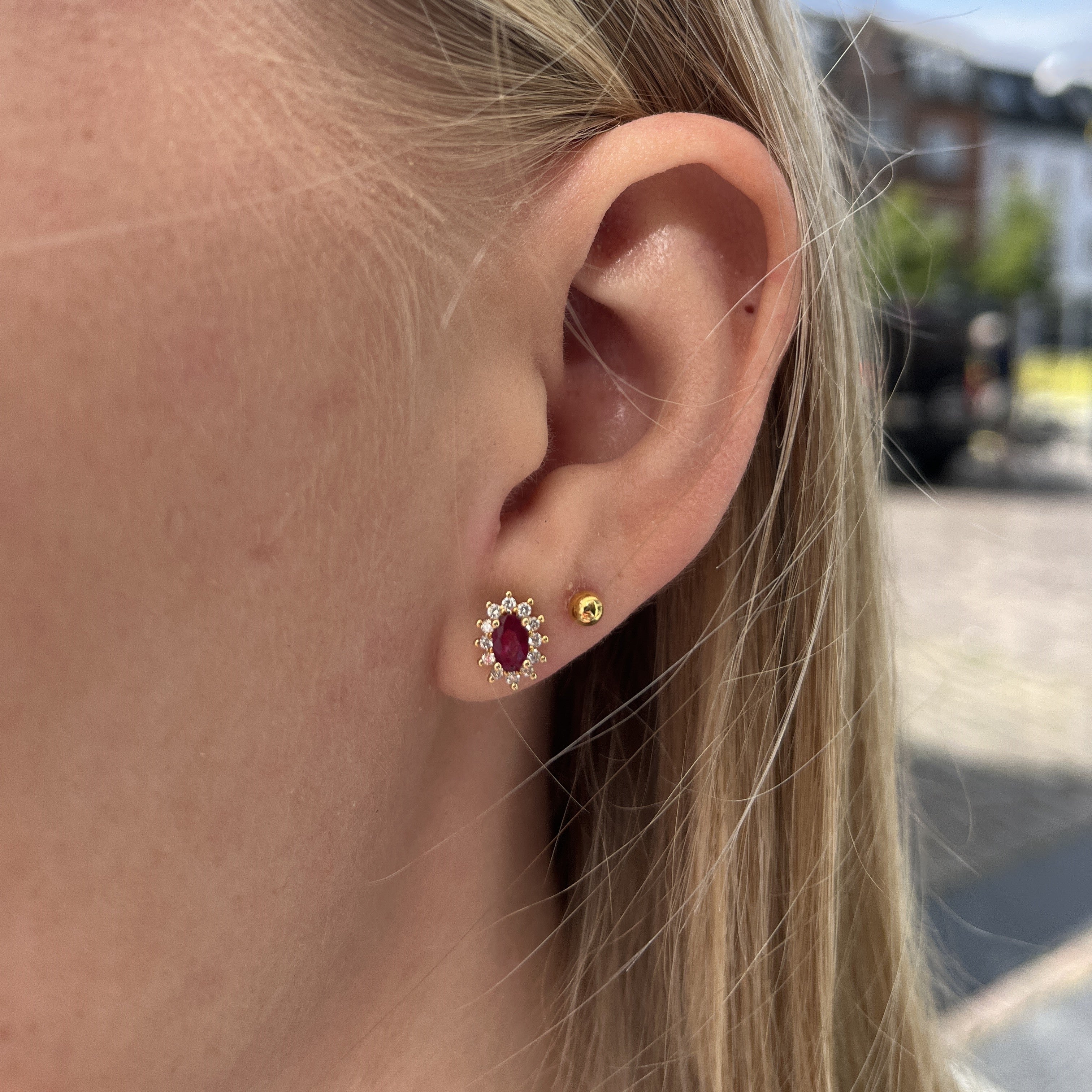 14 Karat Rubin Ørestikker