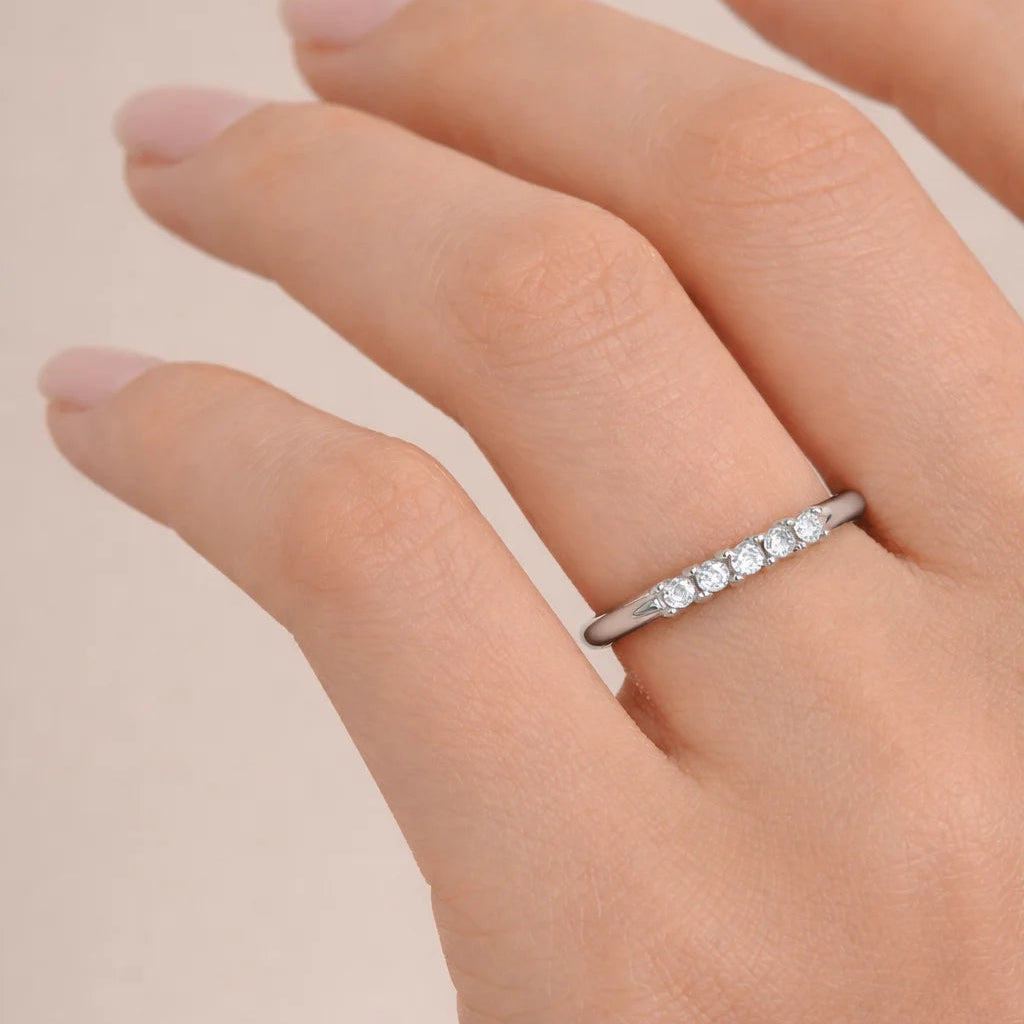 14 Karat Hvidguld 5 sten Række Ring