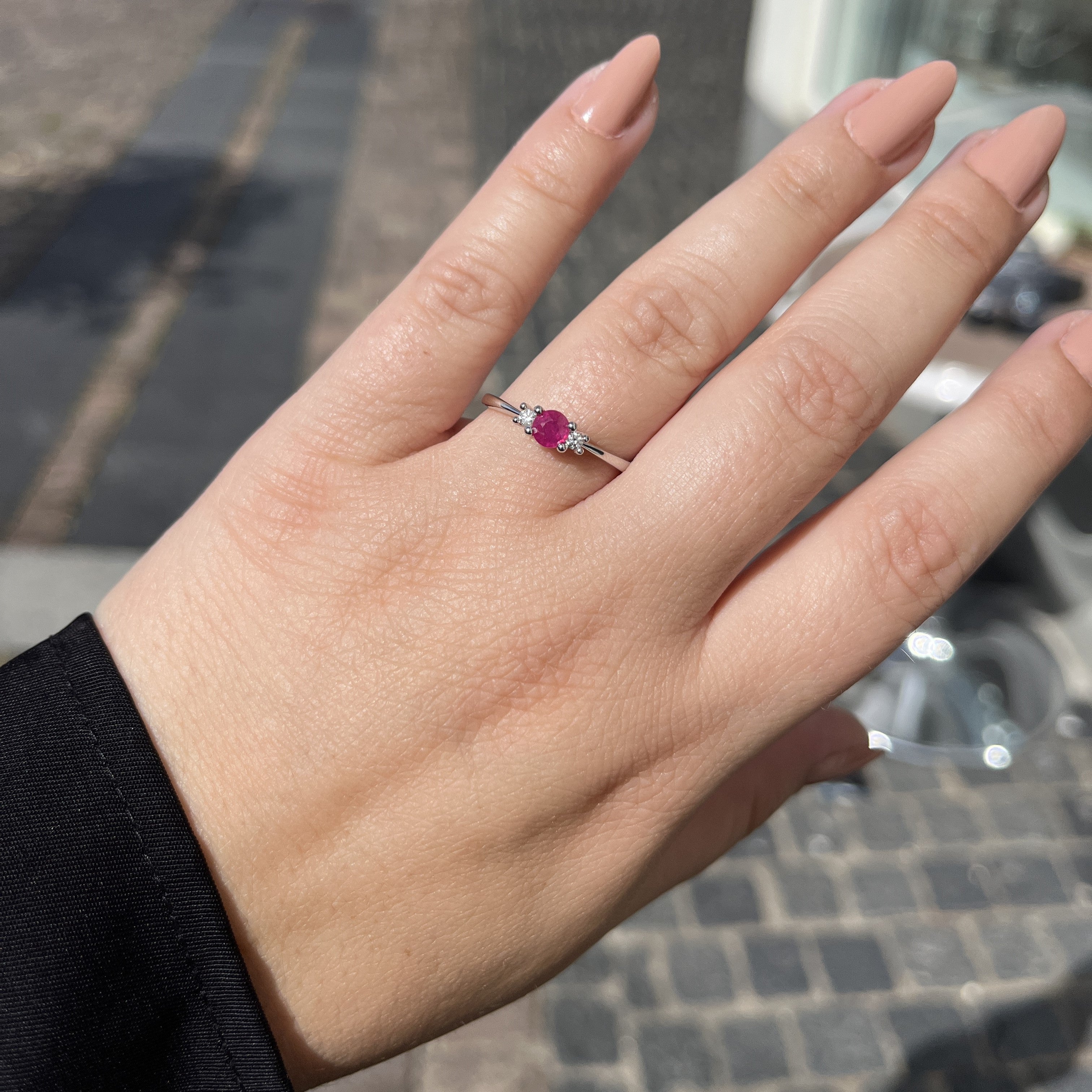 14 Karat Hvidguld Tre-stens Safir Ring