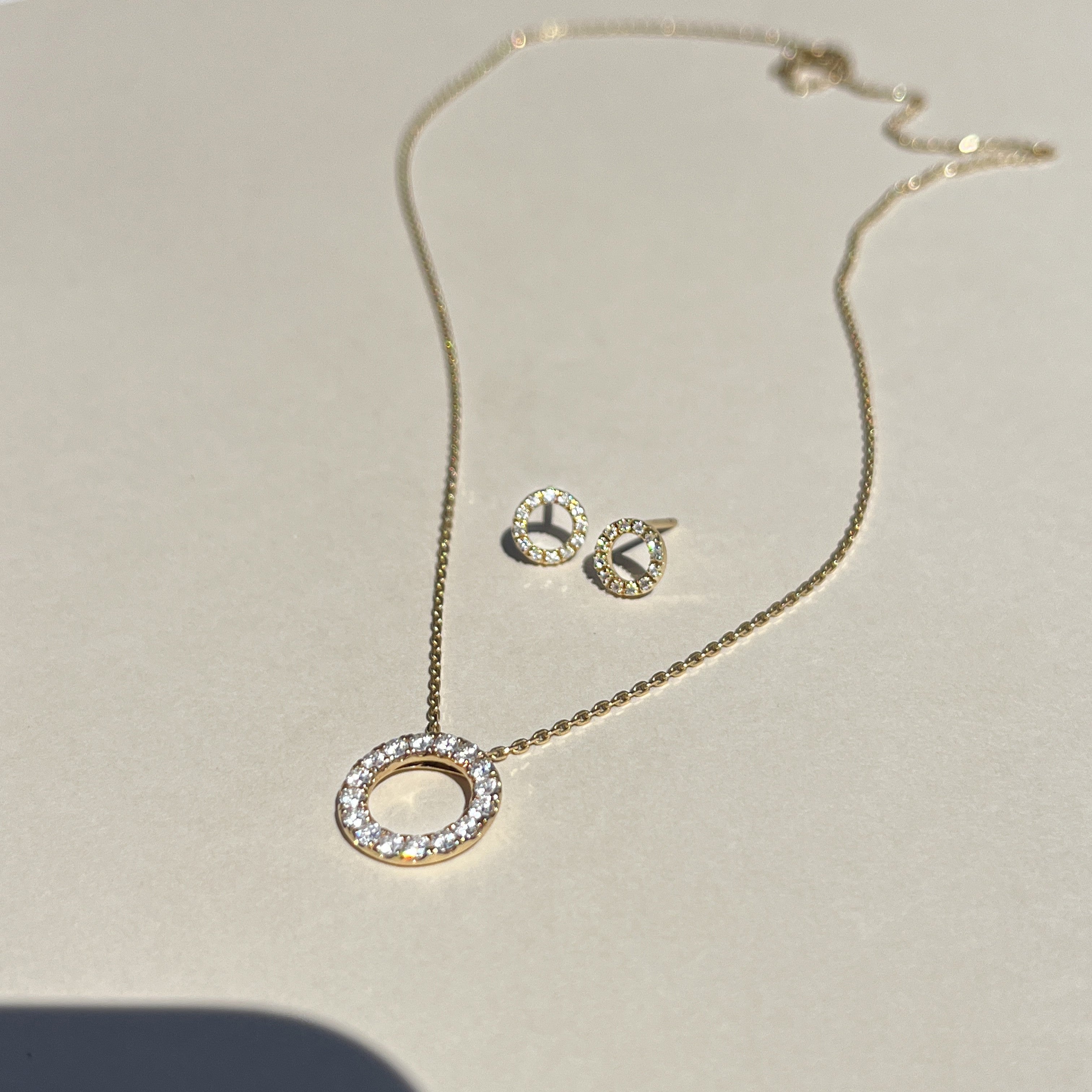 14 Karat Brillant Cirkel Ørestikker