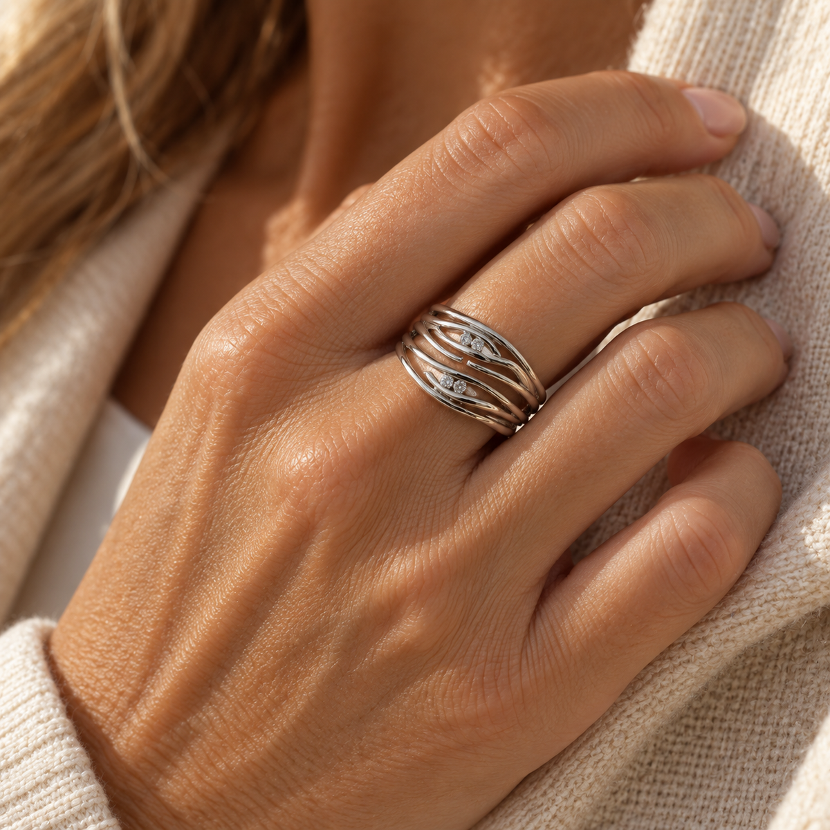 Isabella – sølvring med bølgende design