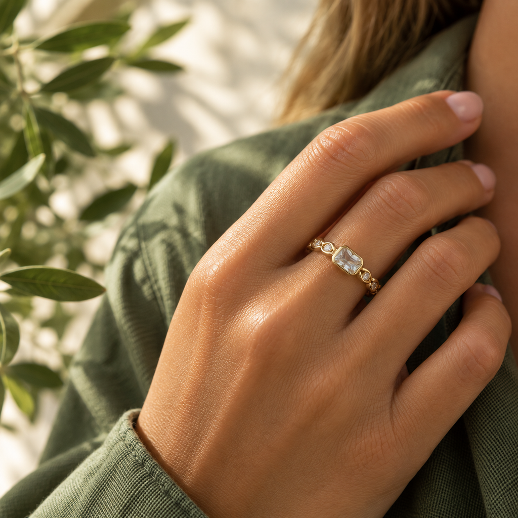 Isabella –  Ring med firkantet sten