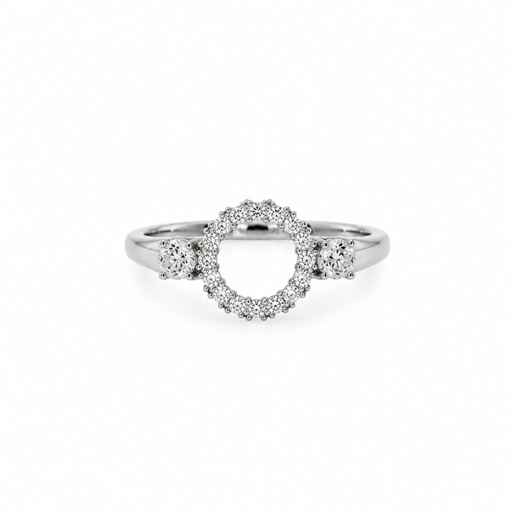 Elegant sølvring med funklende zirkoner