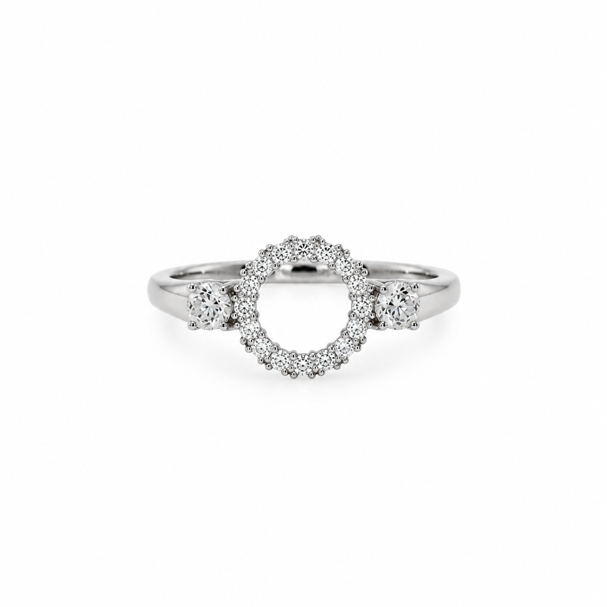 Elegant sølvring med funklende zirkoner