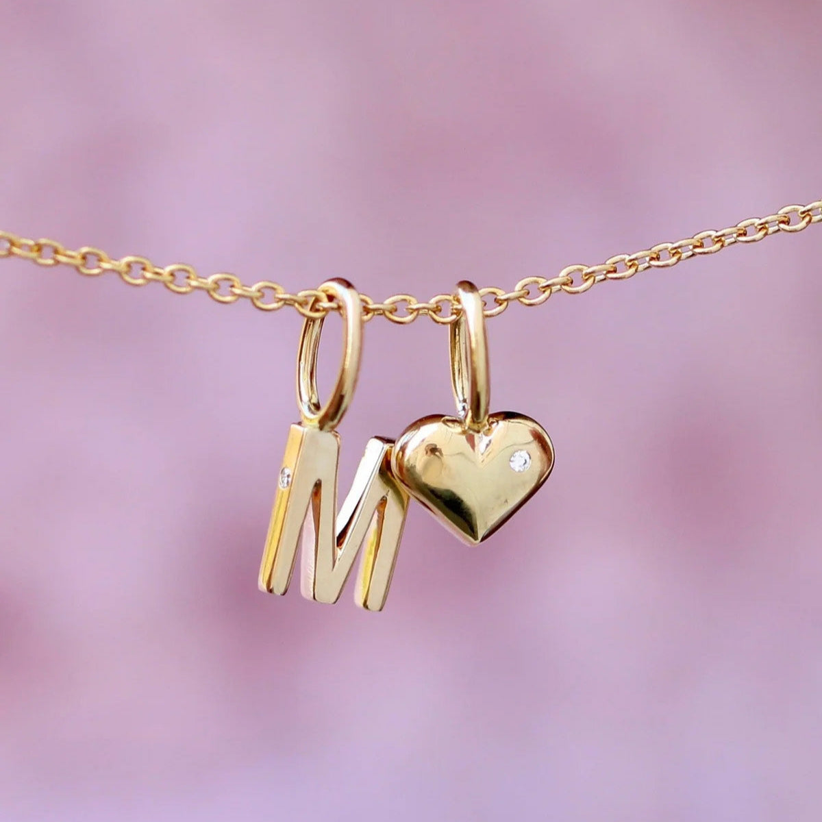 My M vedhæng - 18kt Rødguld