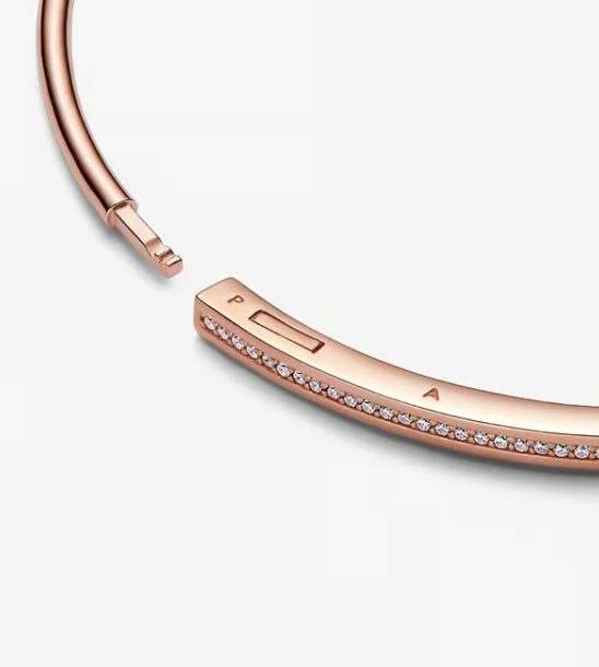 Rosa forgyldt armring med glinsende kubiske zirkoner