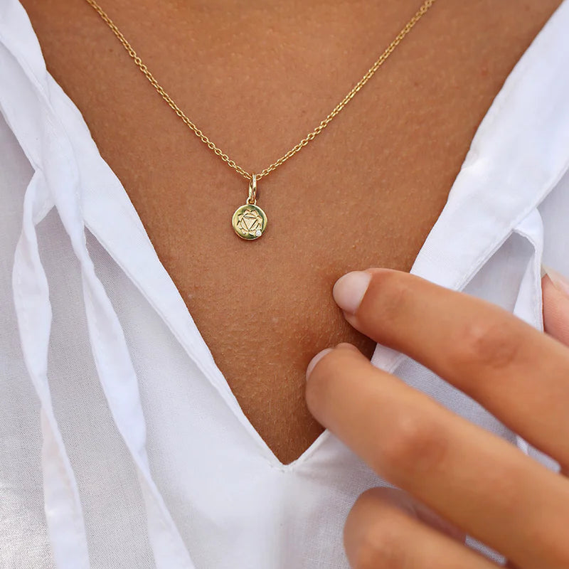 Inner Peace Solar Plexus Chakra vedhæng - 18kt Rødguld