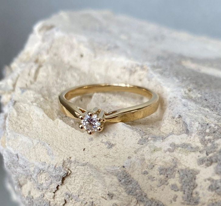 14 Karat Estelle Ring 0,15 ct.