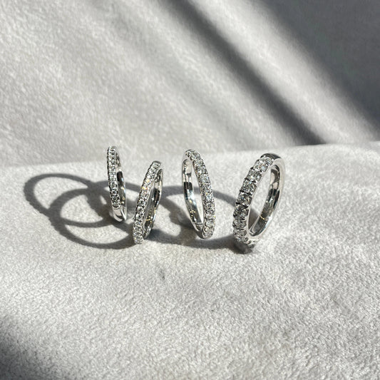 14 Karat Hvidguld Alliancering 0,16 ct.