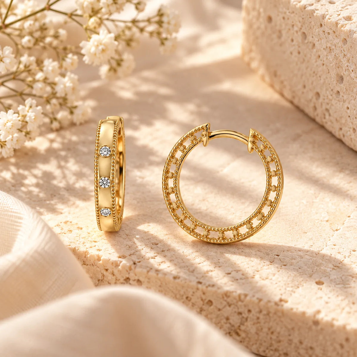 14 karat creoler med brillanter og fine detaljer