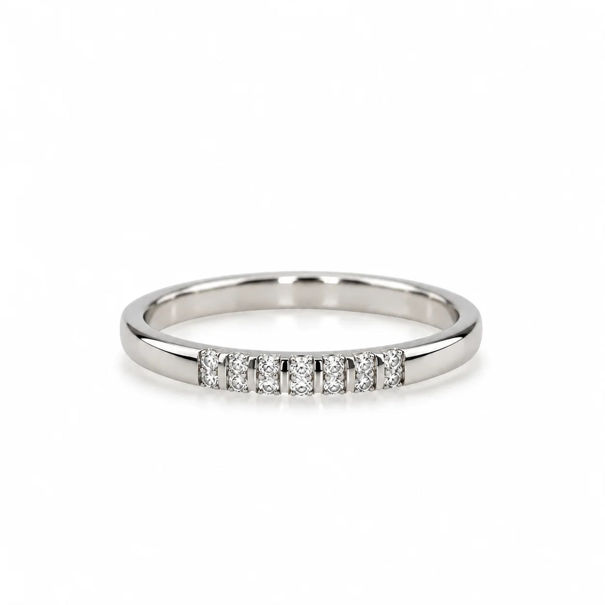 Elegant sølvring med kubiske zirkoner